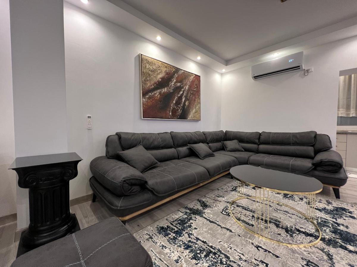 Apartment Tirana On Myslym Shyri Esterno foto
