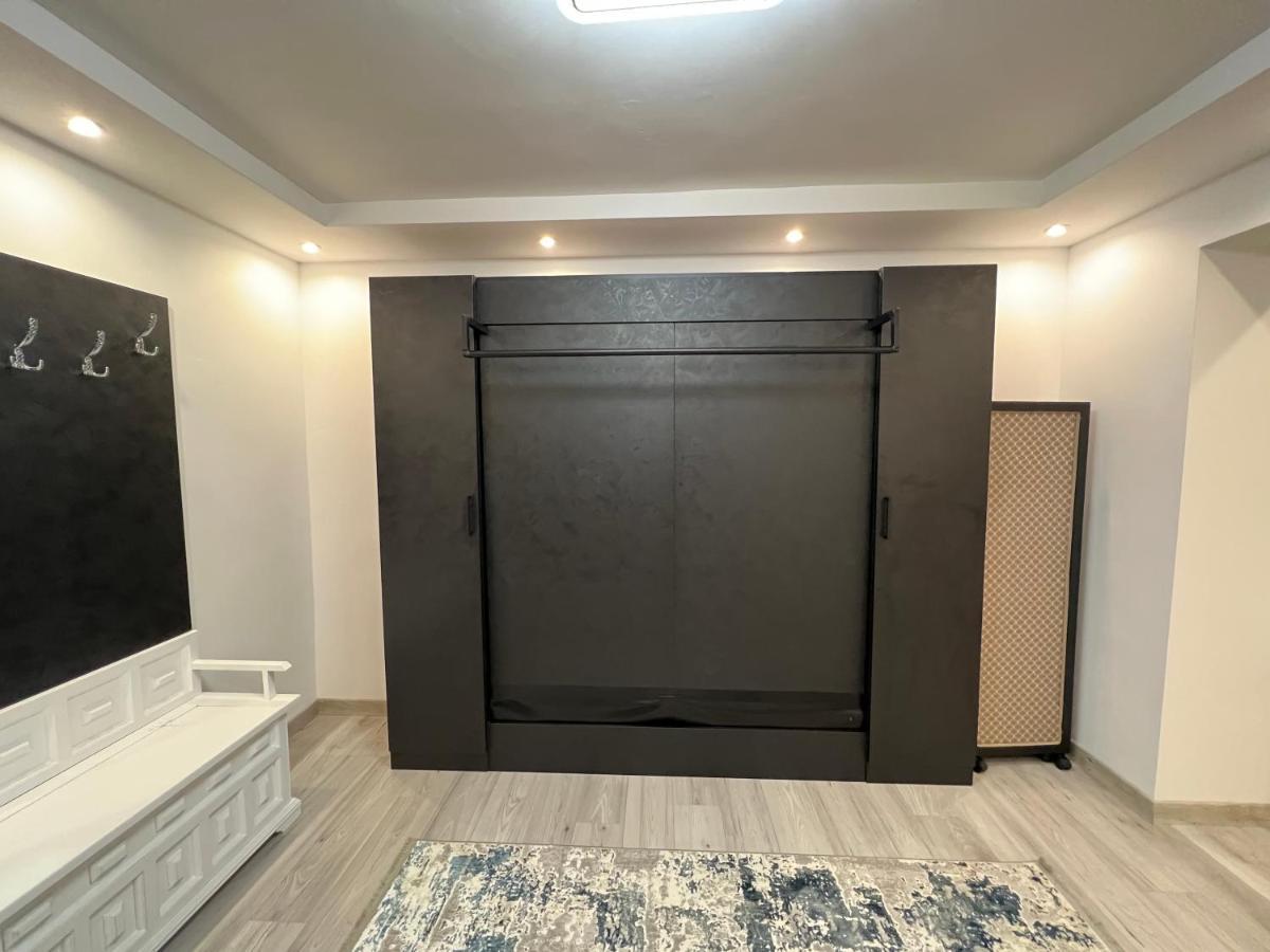 Apartment Tirana On Myslym Shyri Esterno foto